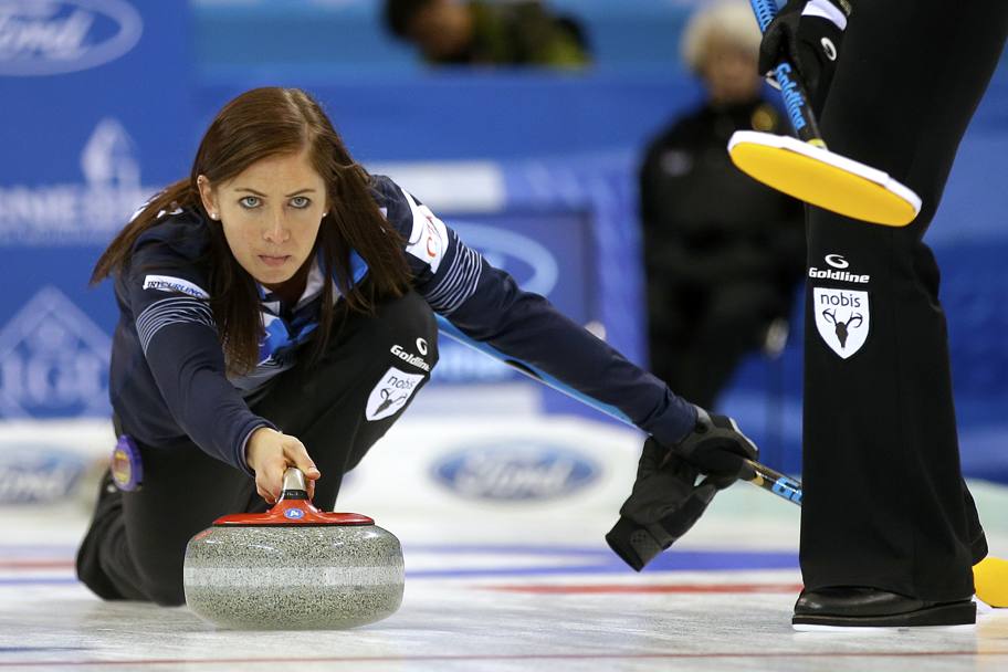 Campionato del mondo femminile di curling a Pechino, La scozzese Eve Muirhead si prepara al lancio della pietra (Ap)